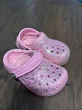 CROCS Kids Pink Glitter Lined Clog with Heel Strap